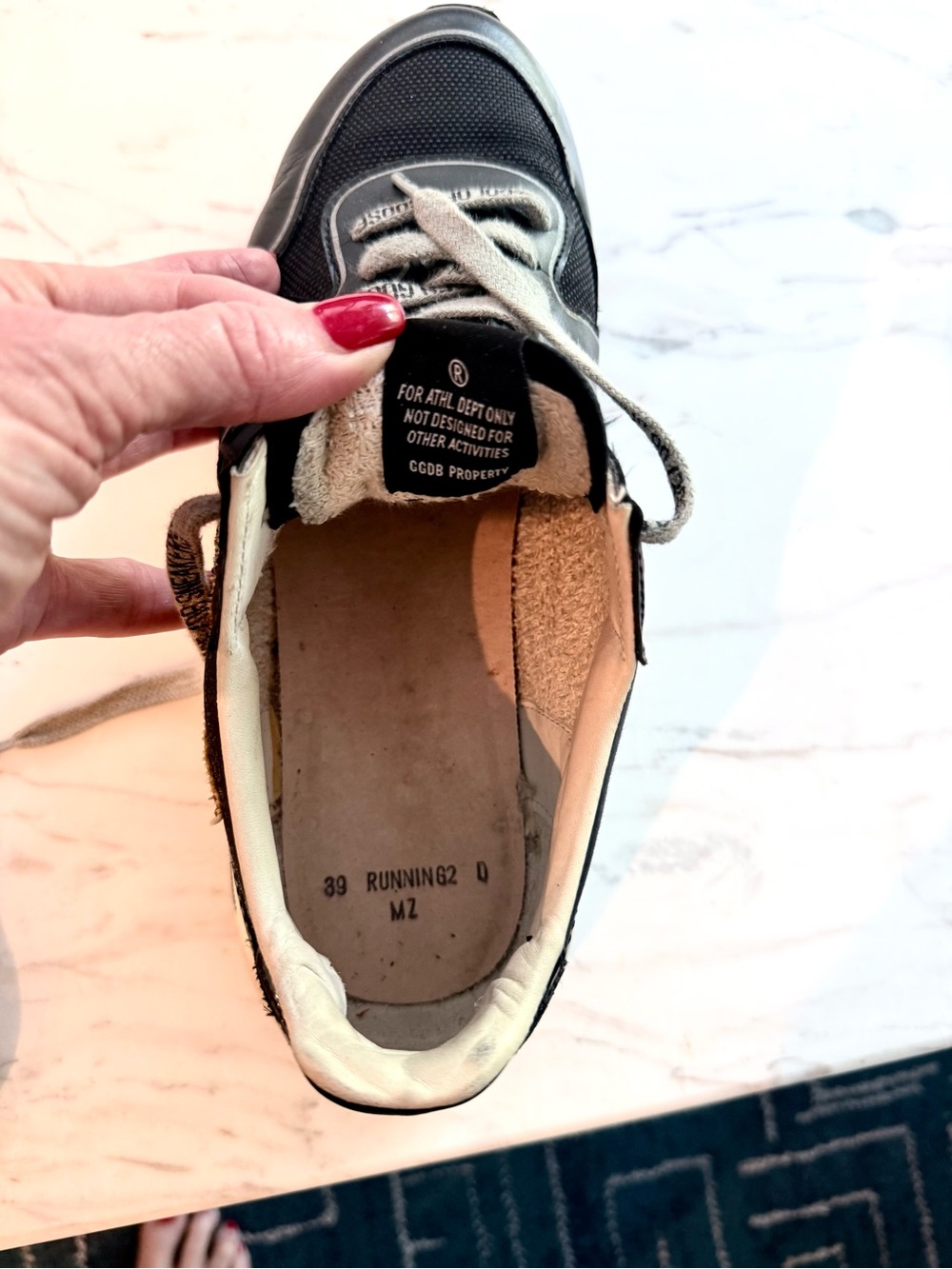 Golden Goose Running Sole size 39 black leather with gold glitter star - Picture 7 of 10